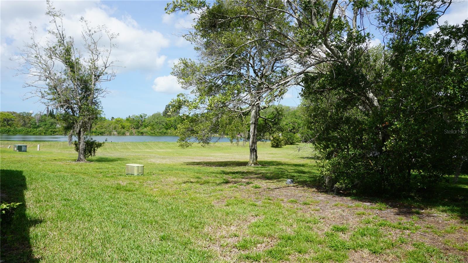 Listing photo id 21 for 12371 Dearborn Drive 0