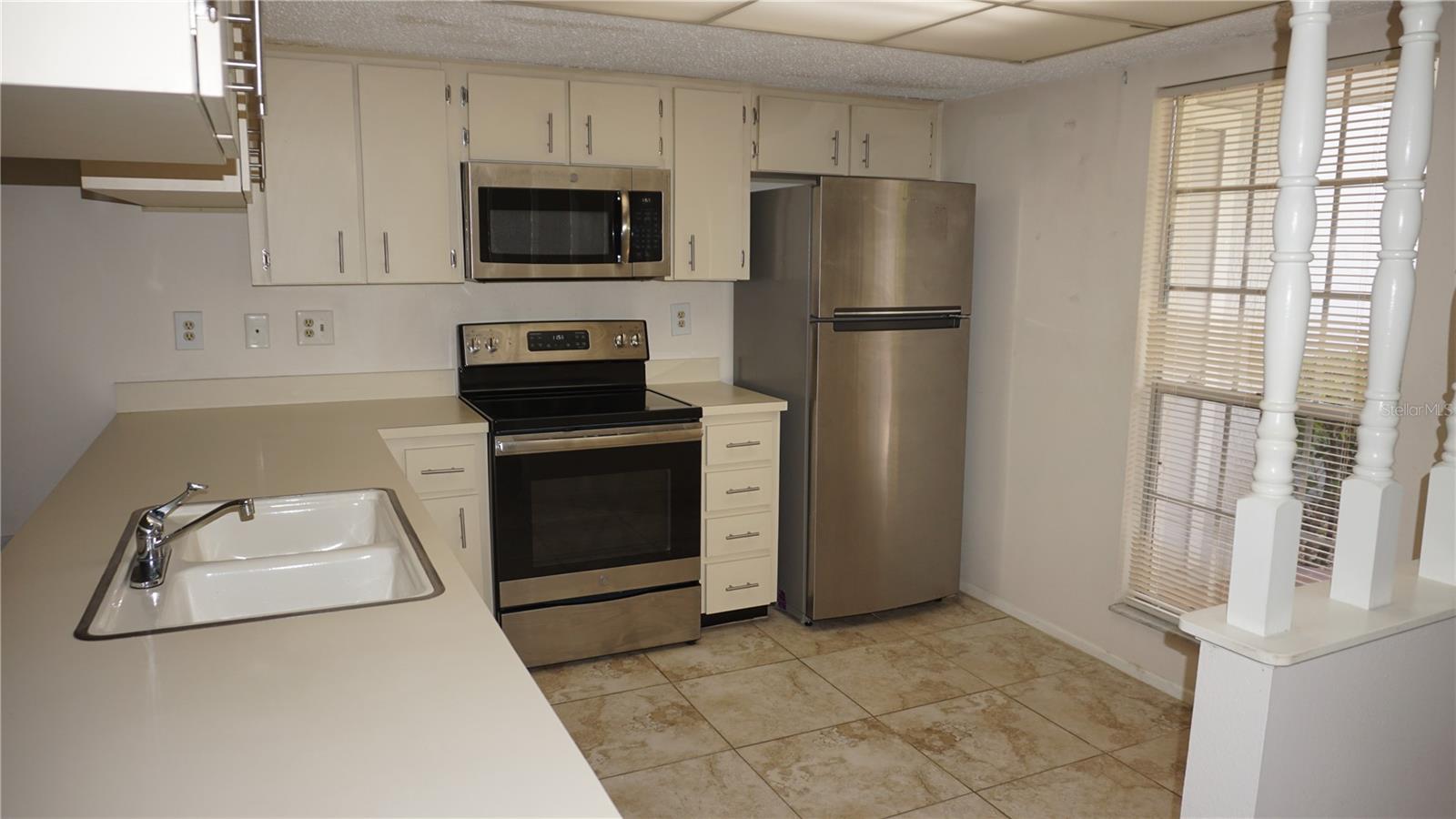 Listing photo id 2 for 12371 Dearborn Drive 0