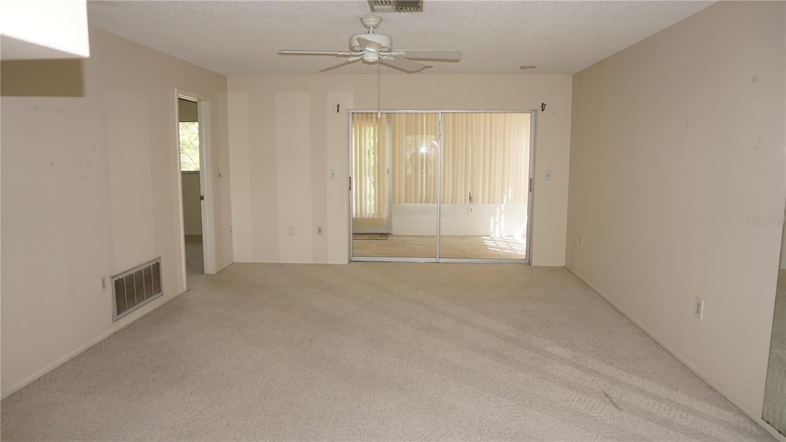 Listing photo id 3 for 12371 Dearborn Drive 0