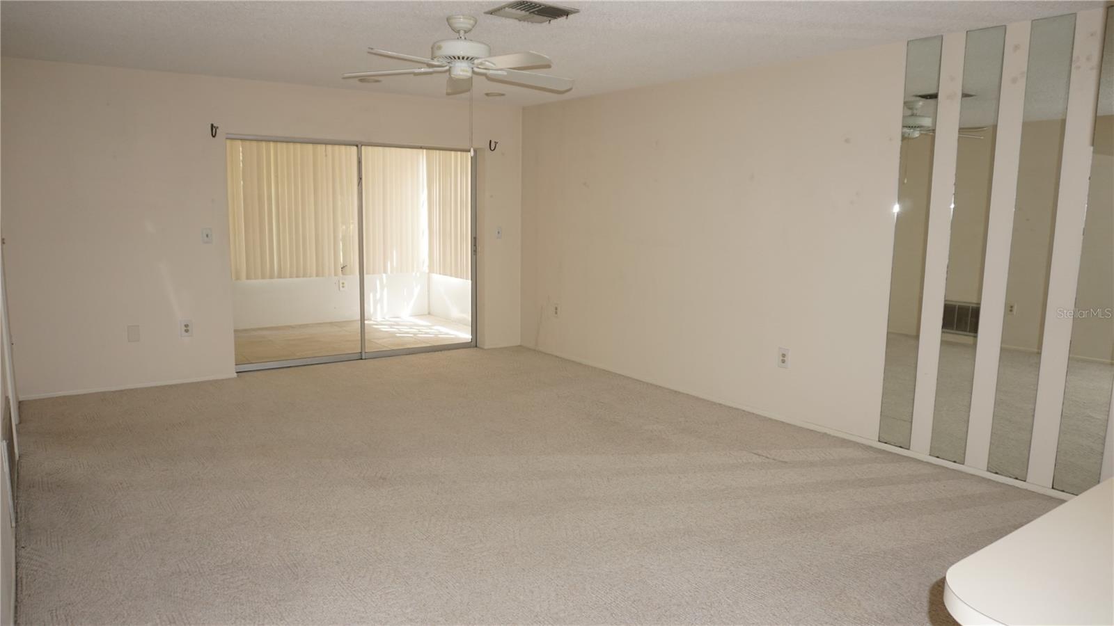 Listing photo id 4 for 12371 Dearborn Drive 0