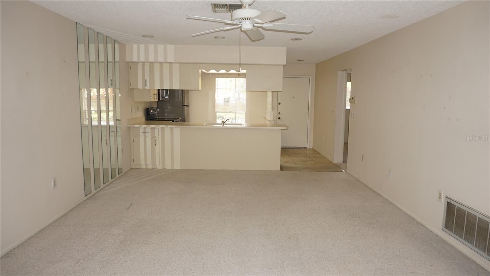 Listing photo id 5 for 12371 Dearborn Drive 0