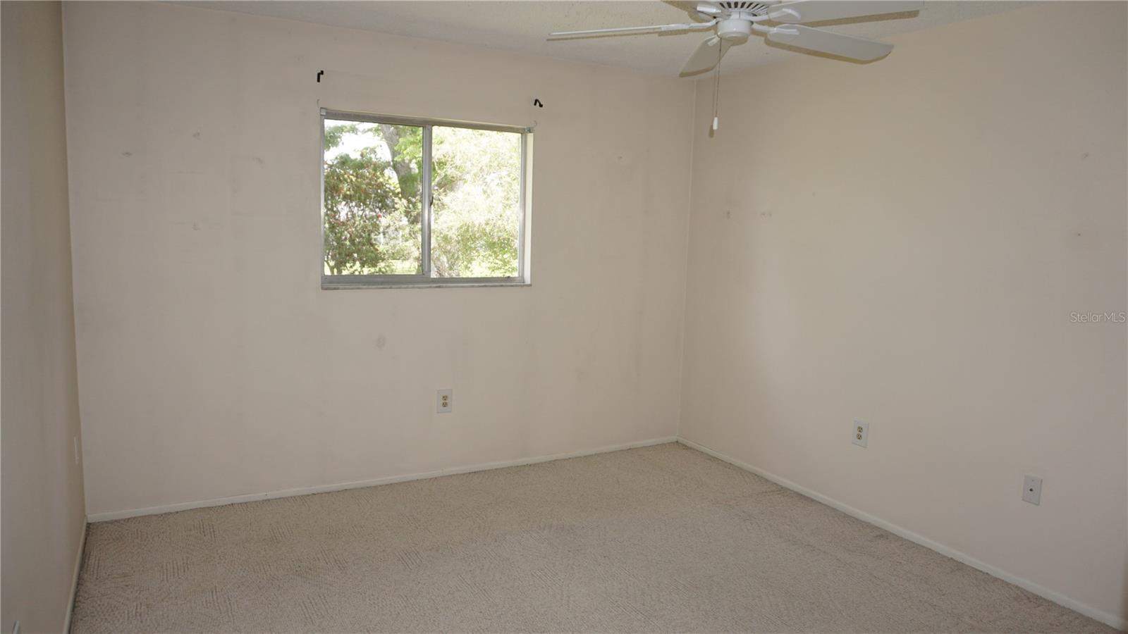 Listing photo id 7 for 12371 Dearborn Drive 0