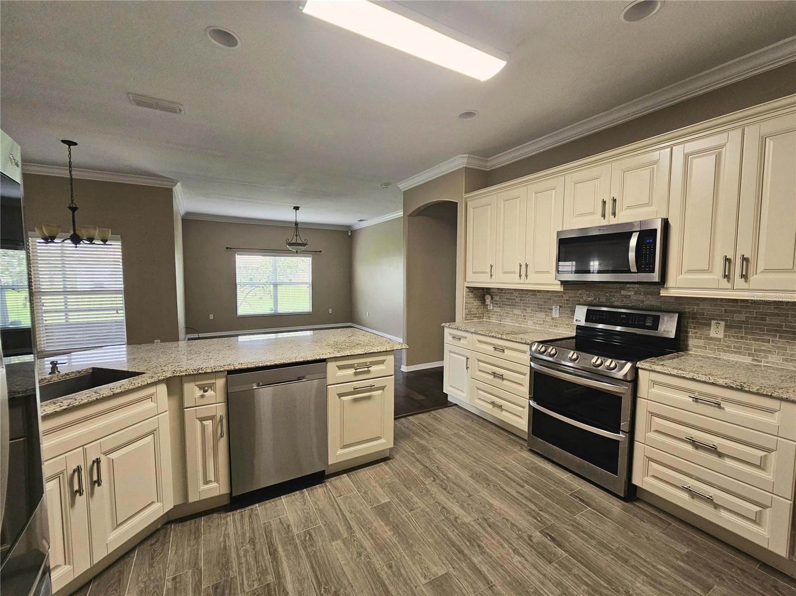 Image 6 of 48 For 3612 Northwoods Drive