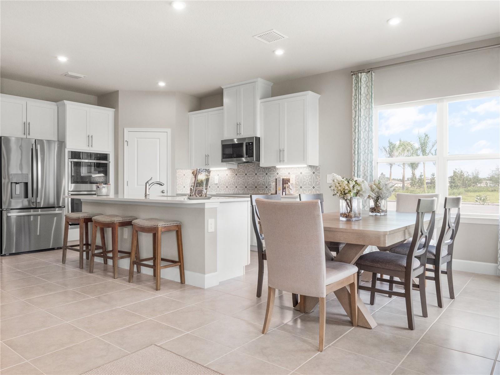 Listing photo id 3 for 10899 73rd Court
