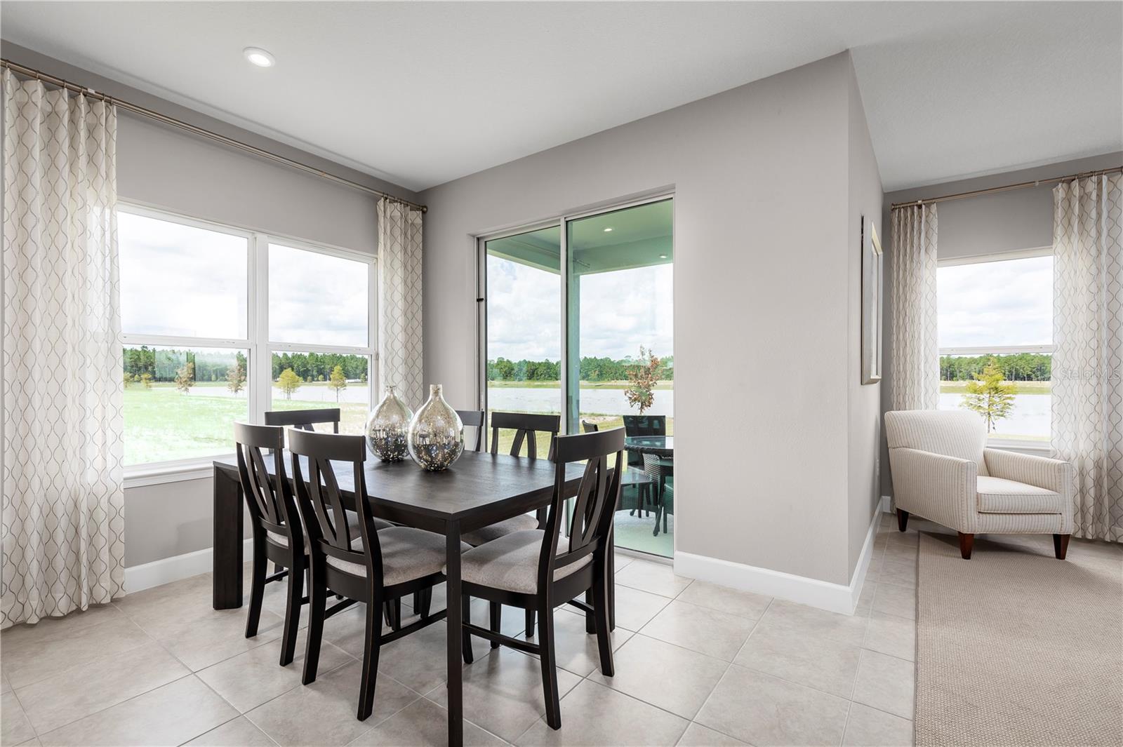 Listing photo id 4 for 10899 73rd Court