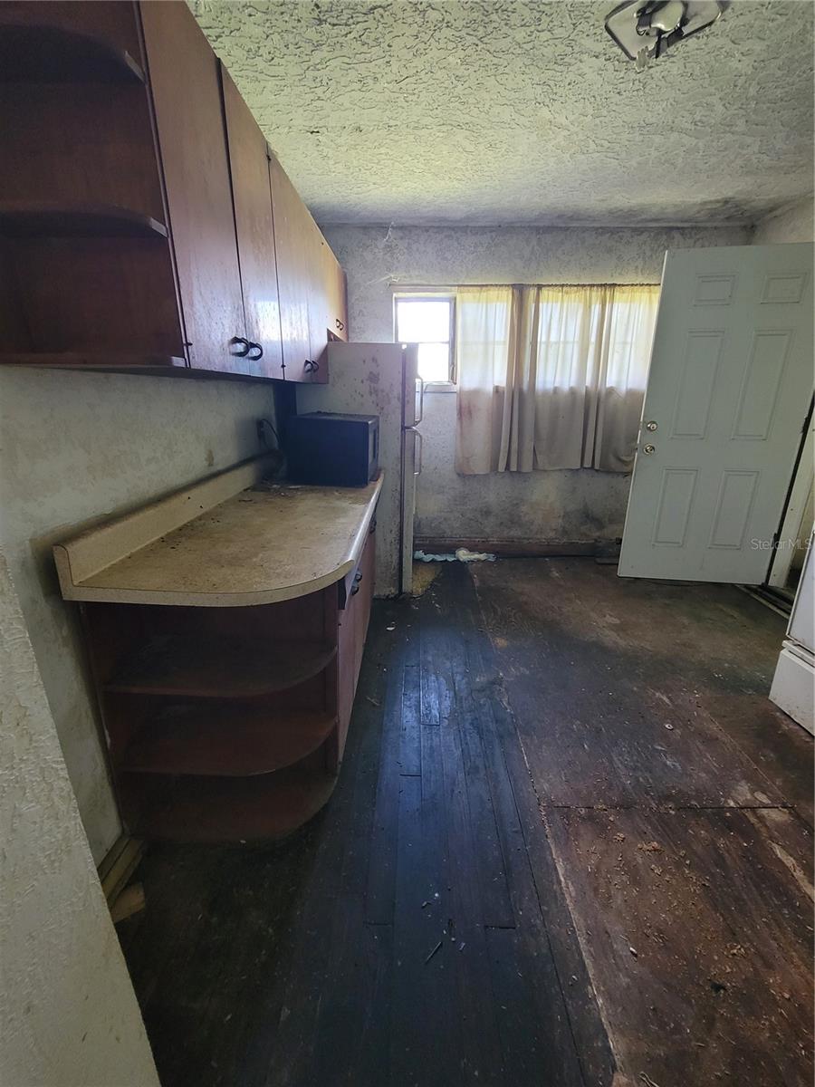 Image 12 of 23 For 805 School Street