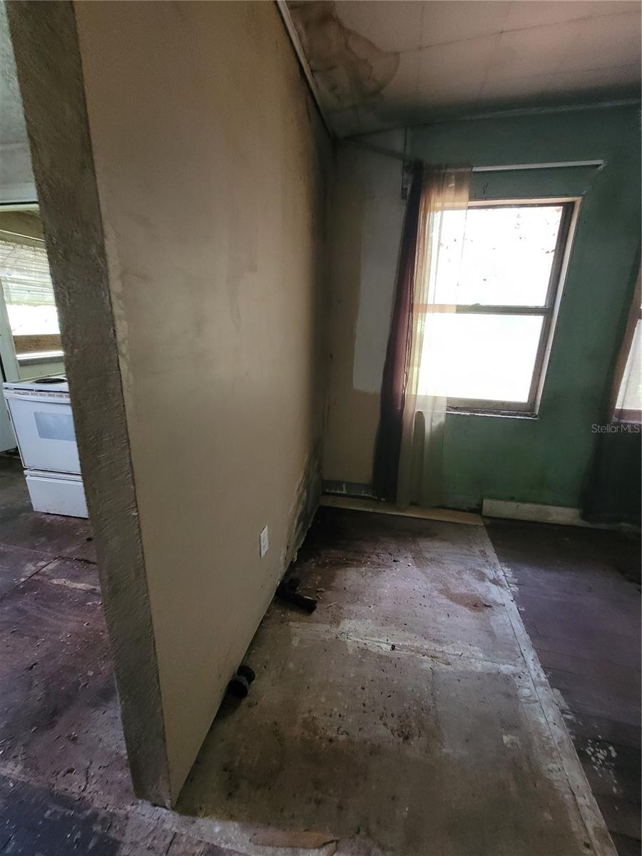 Image 13 of 23 For 805 School Street