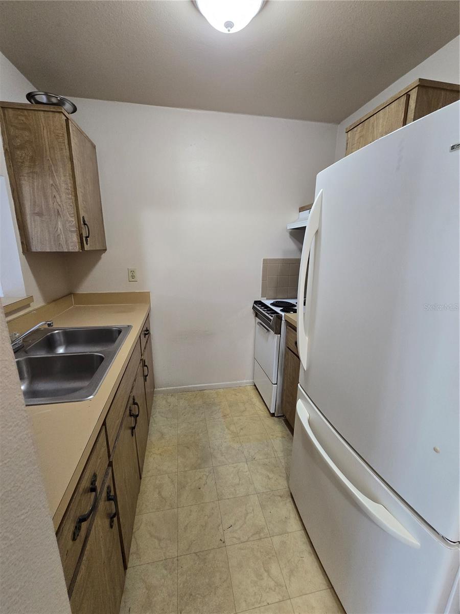 Listing photo id 3 for 289-b Jeru Boulevard