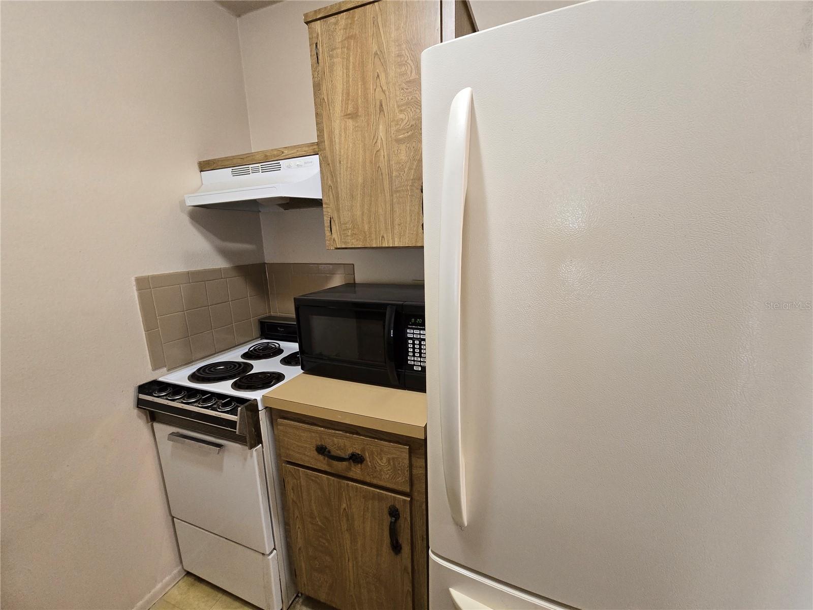 Listing photo id 4 for 289-b Jeru Boulevard