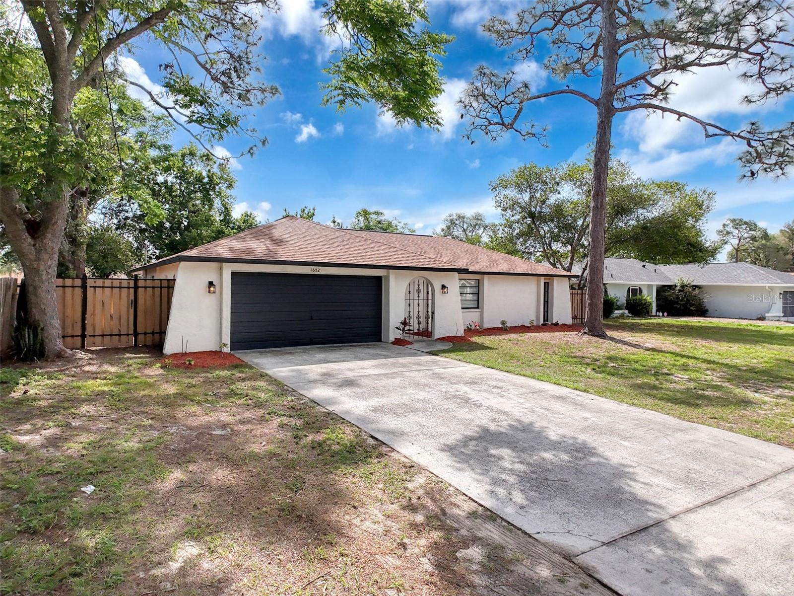 Image 2 of 31 For 1652 Larkin Road