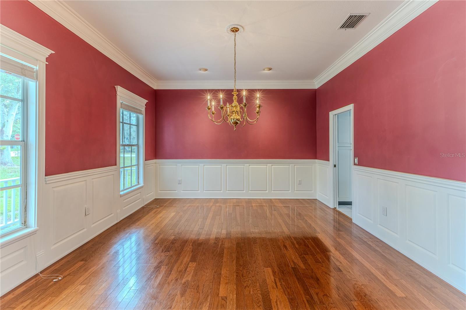 Image 12 of 89 For 7512 Oak Tree Lane