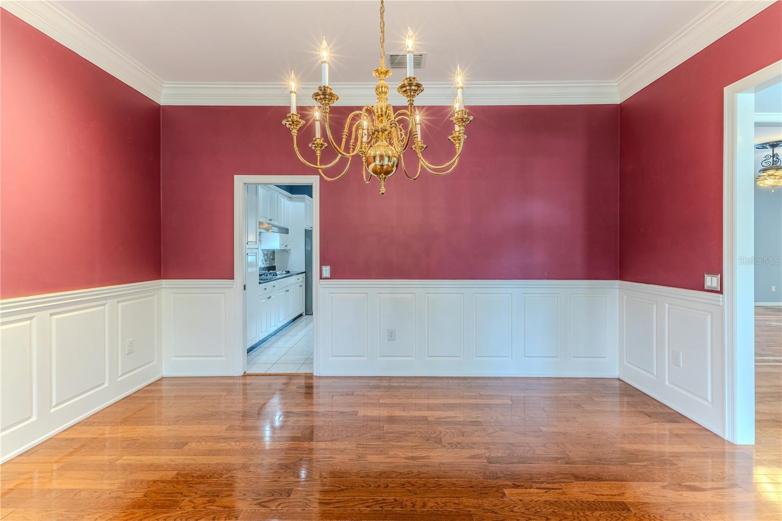 Image 15 of 89 For 7512 Oak Tree Lane