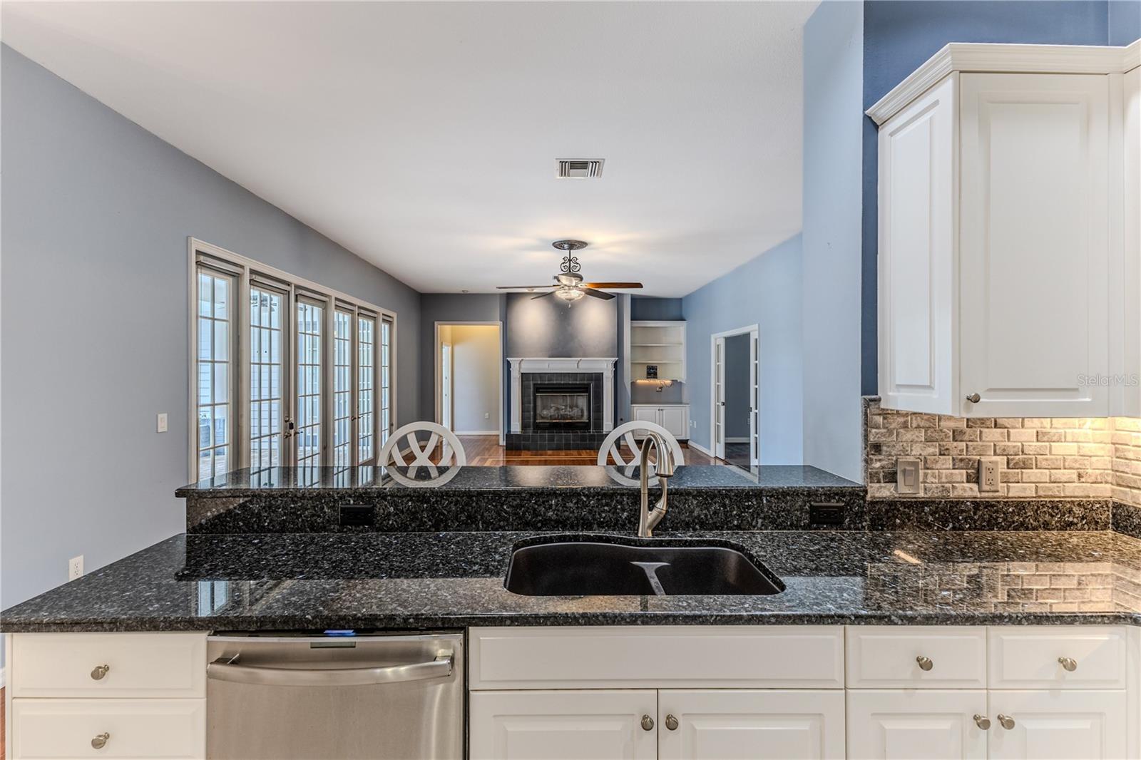 Image 36 of 89 For 7512 Oak Tree Lane
