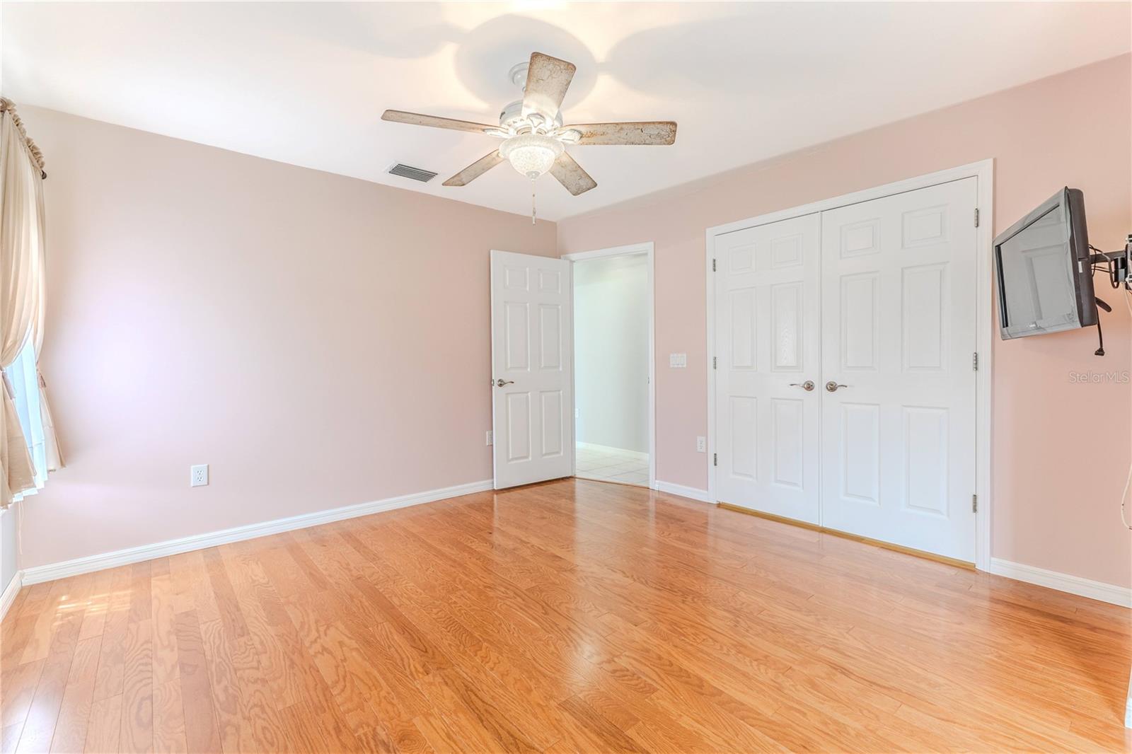 Image 69 of 89 For 7512 Oak Tree Lane