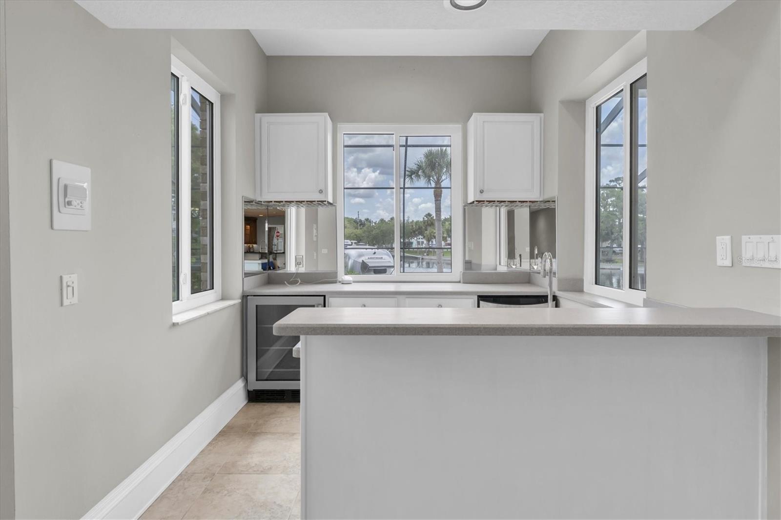 Listing photo id 11 for 6936 River Road