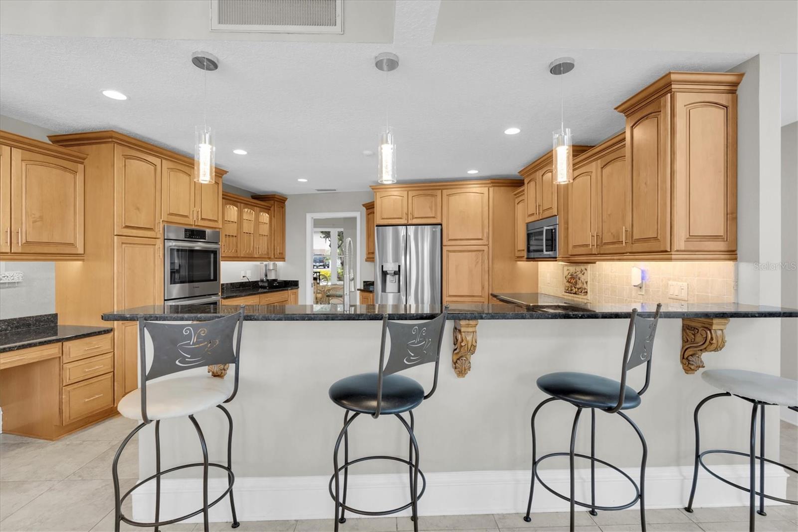 Listing photo id 12 for 6936 River Road