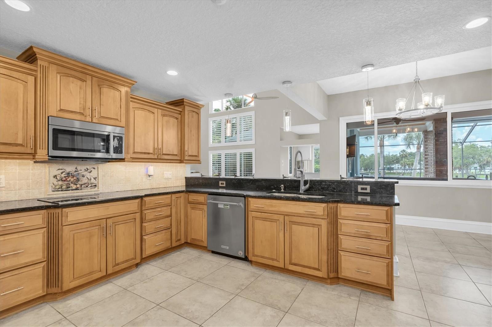 Listing photo id 14 for 6936 River Road