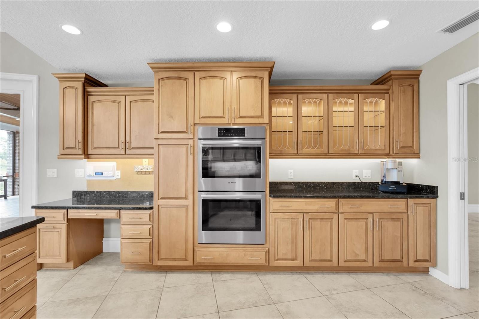 Listing photo id 15 for 6936 River Road