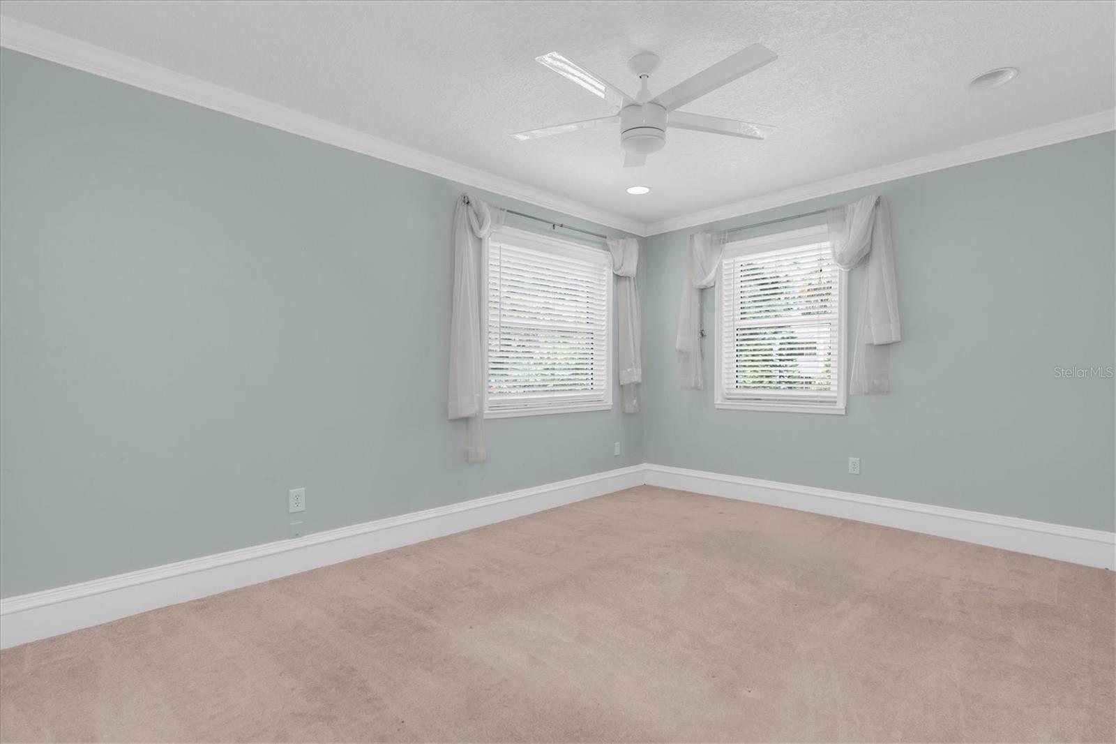 Listing photo id 31 for 6936 River Road