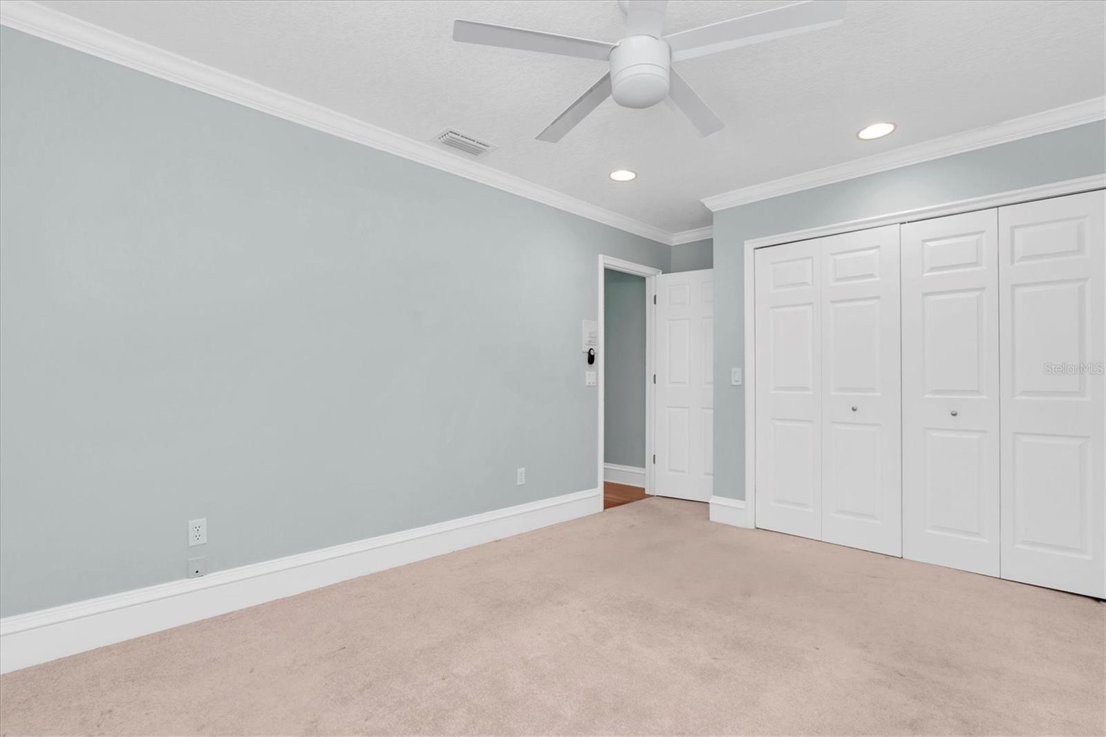Listing photo id 32 for 6936 River Road