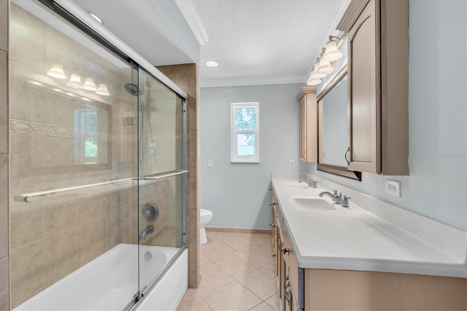 Listing photo id 33 for 6936 River Road