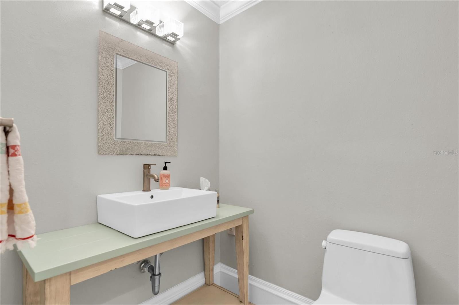 Listing photo id 37 for 6936 River Road