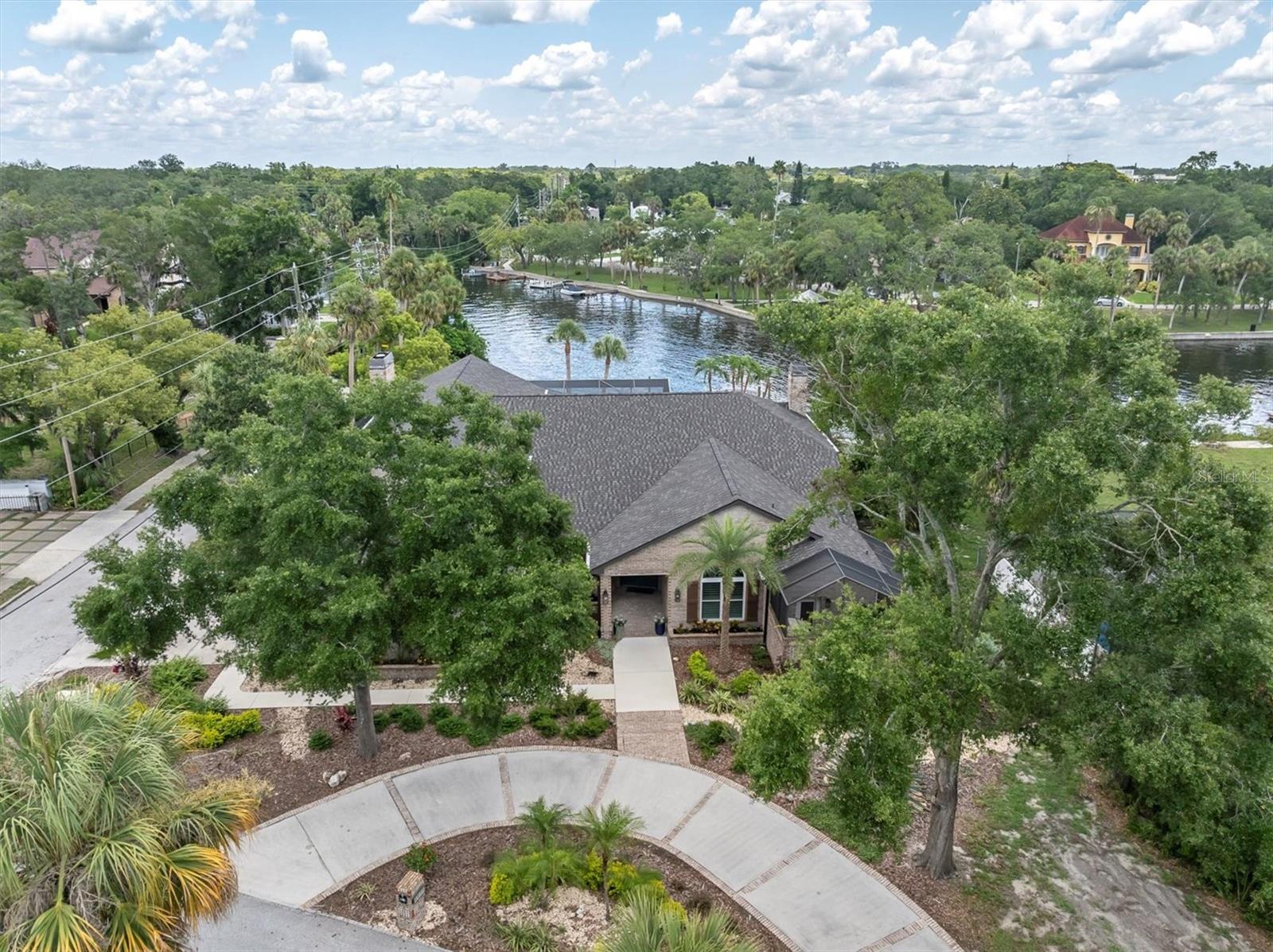 Listing photo id 2 for 6936 River Road