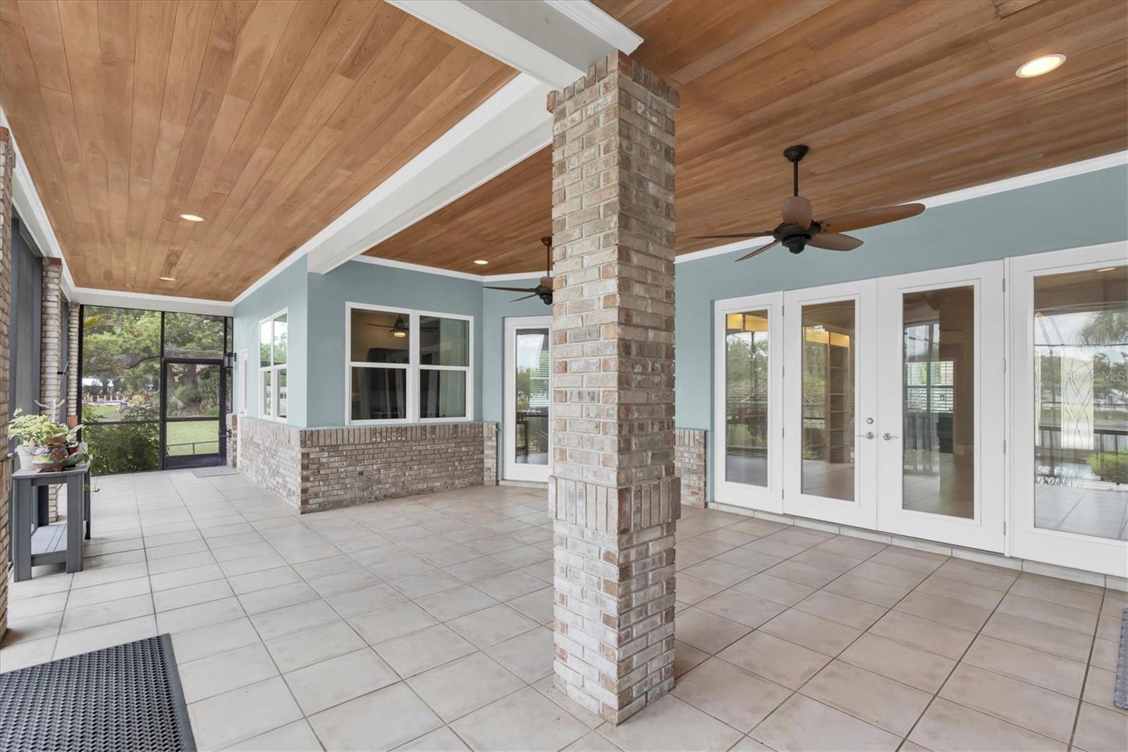 Listing photo id 42 for 6936 River Road