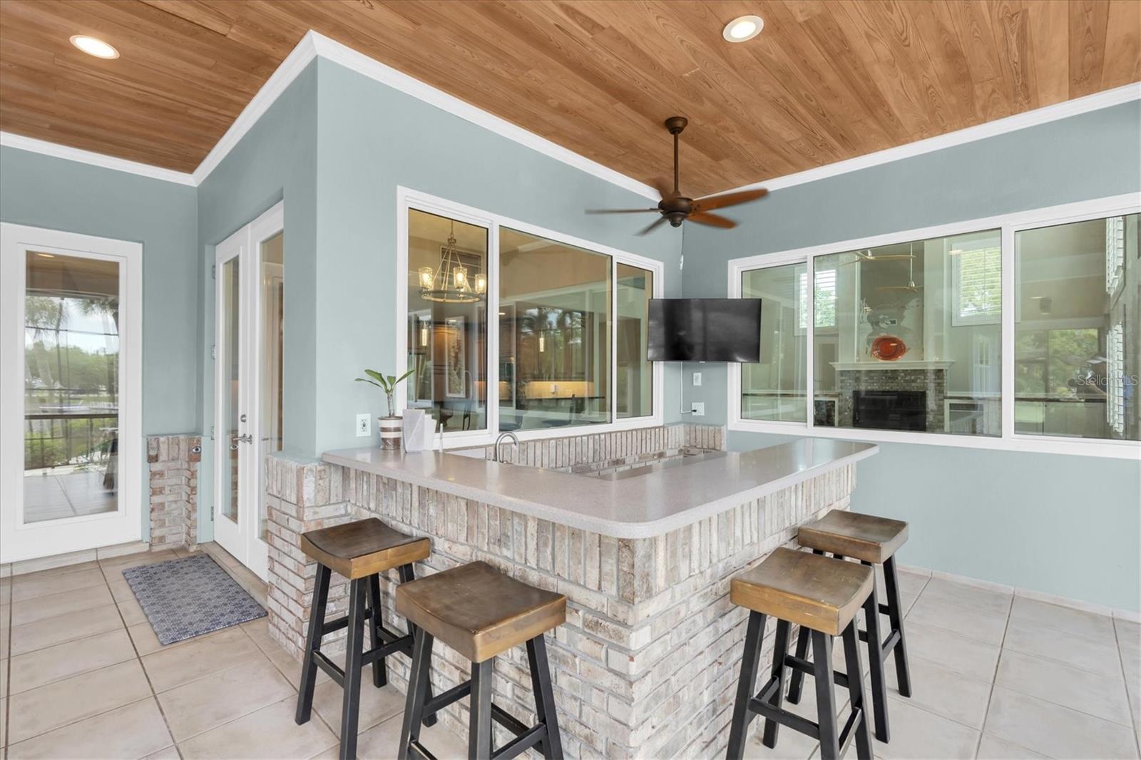 Listing photo id 43 for 6936 River Road
