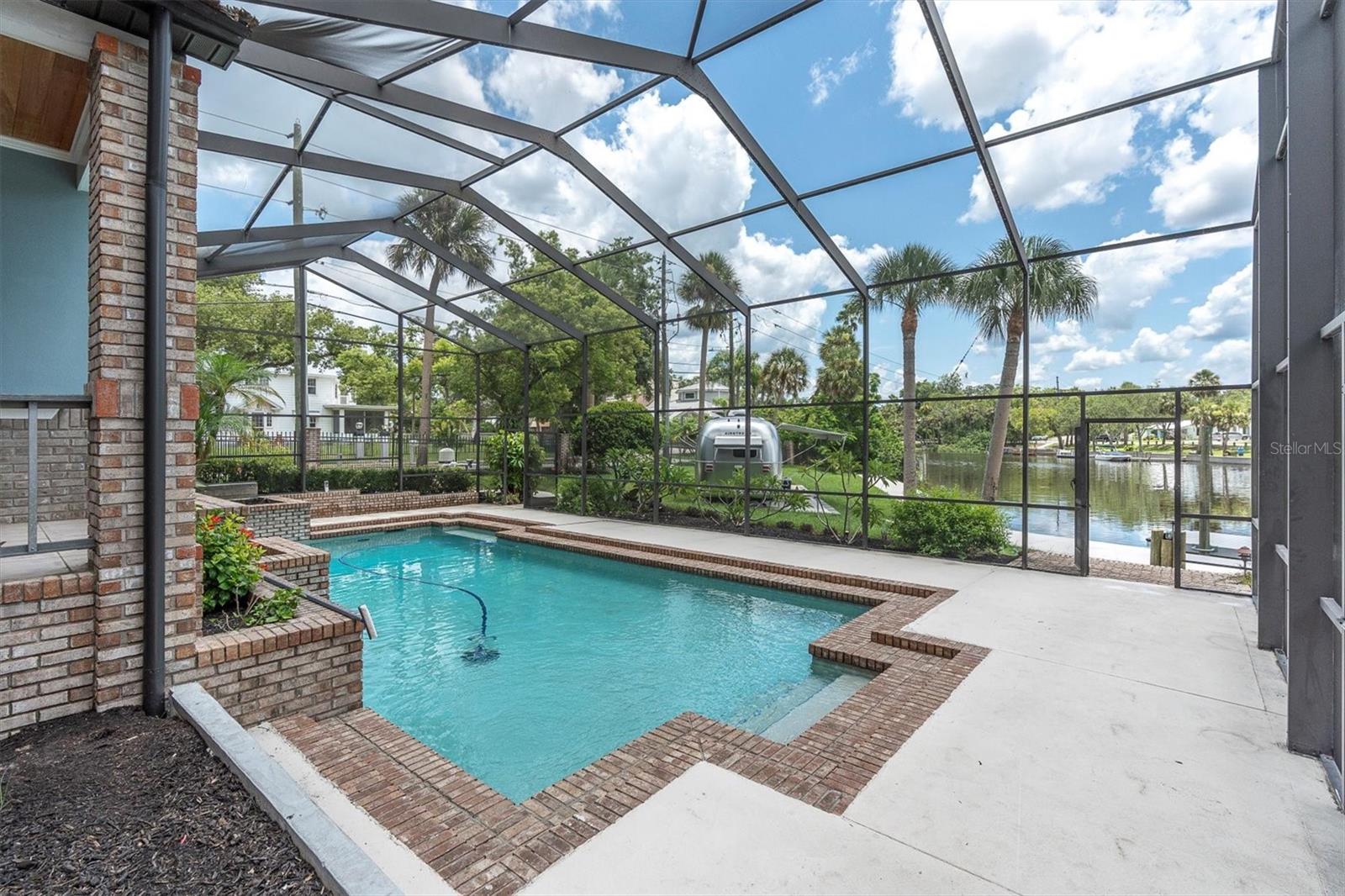 Listing photo id 48 for 6936 River Road