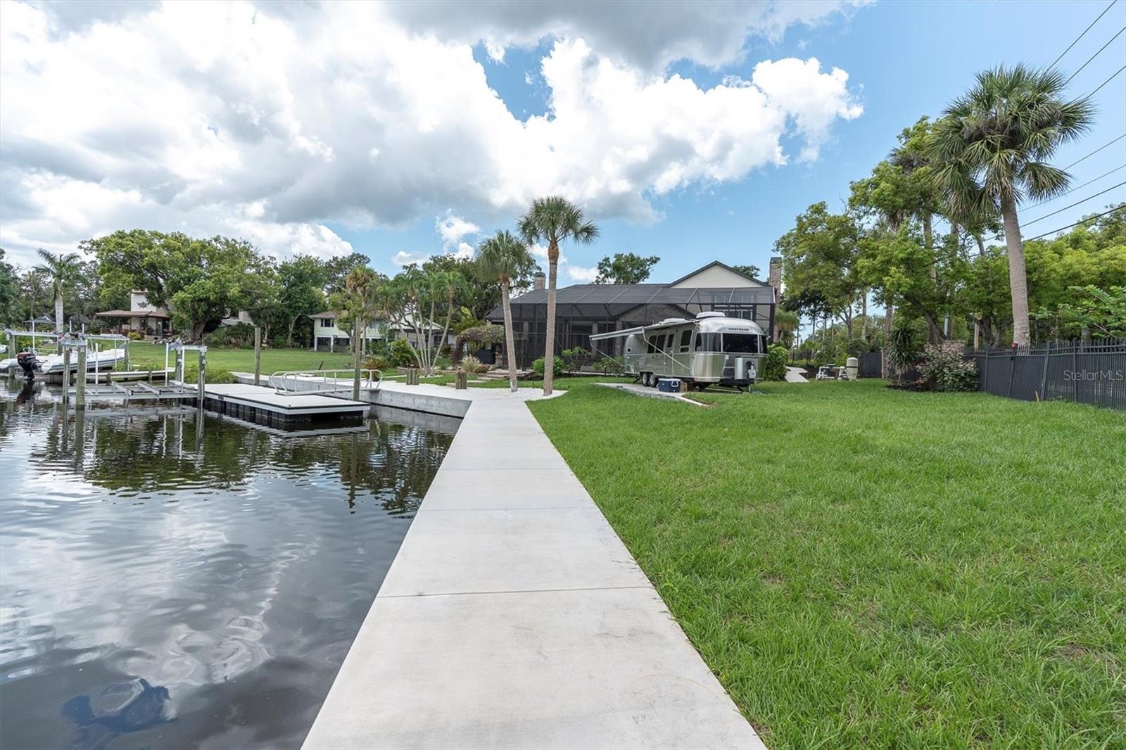 Listing photo id 50 for 6936 River Road