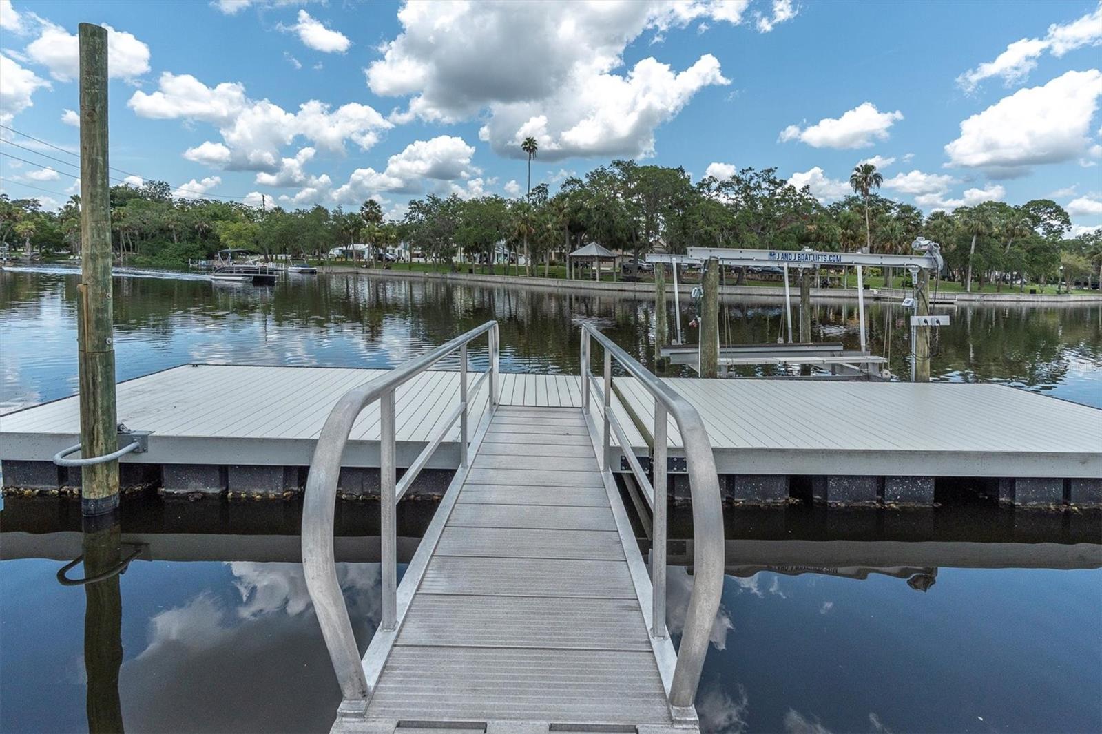 Listing photo id 52 for 6936 River Road
