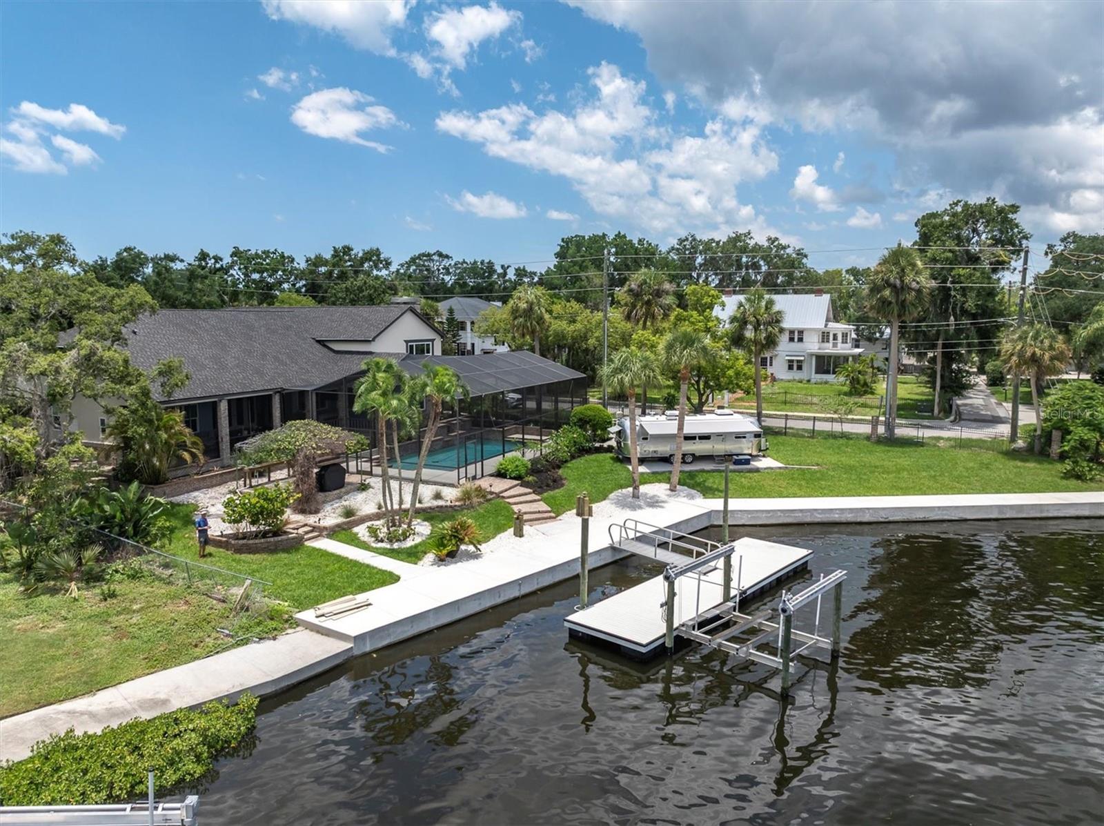 Listing photo id 55 for 6936 River Road