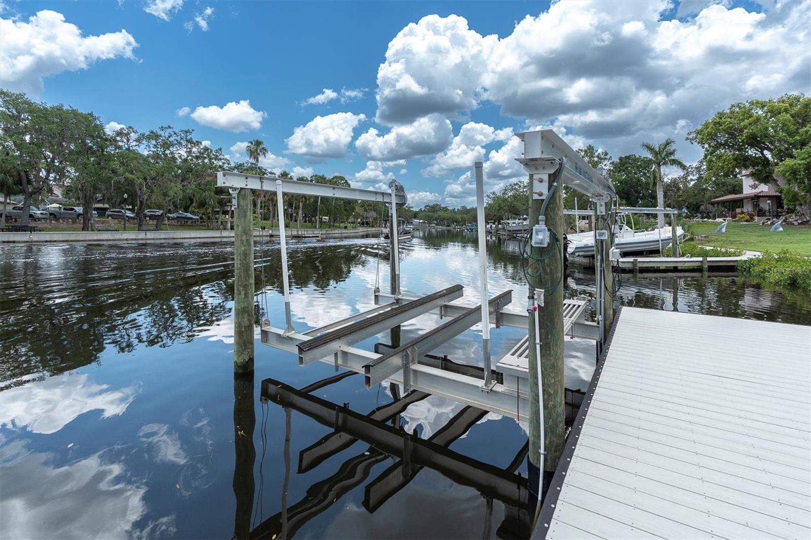 Listing photo id 56 for 6936 River Road
