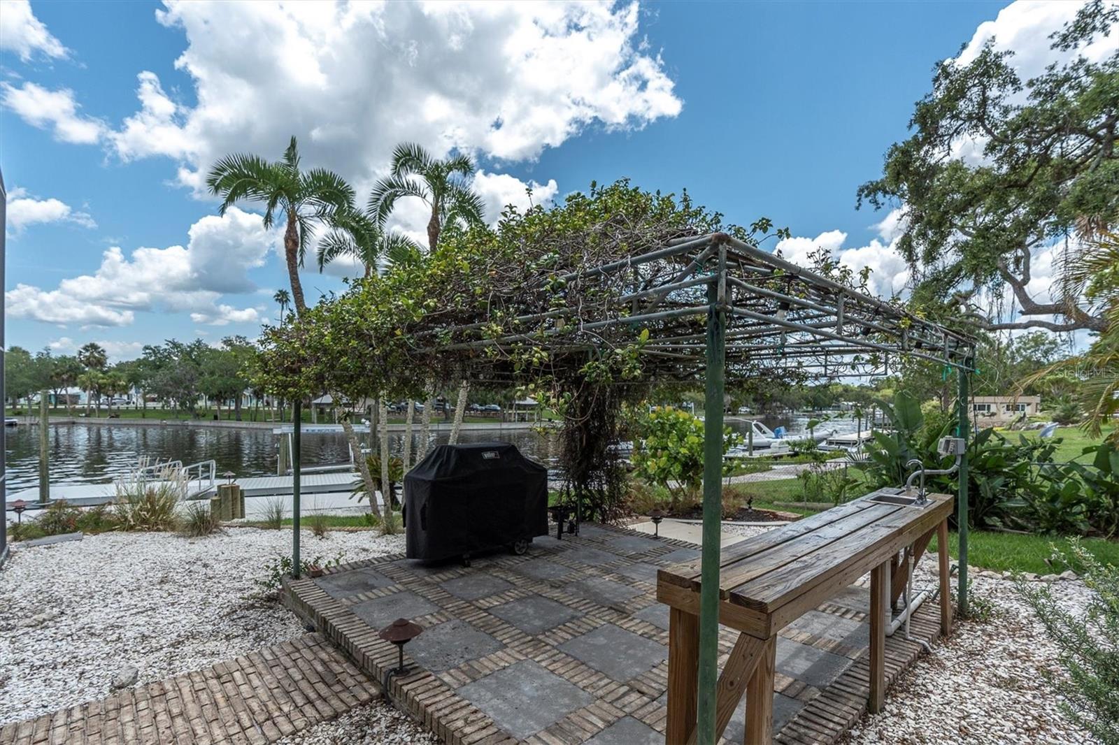 Listing photo id 57 for 6936 River Road