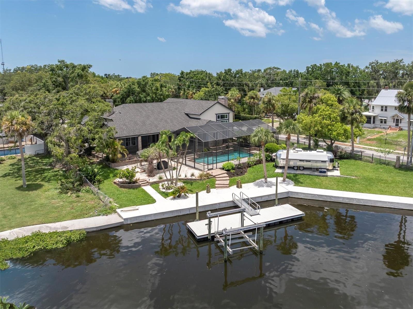 Listing photo id 60 for 6936 River Road