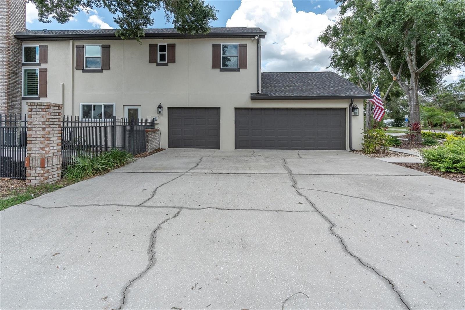 Listing photo id 65 for 6936 River Road