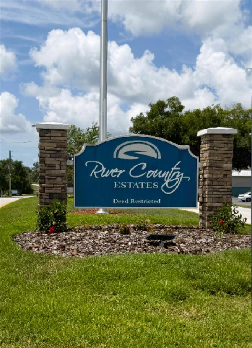 Listing photo id 57 for 7552 River Country Drive