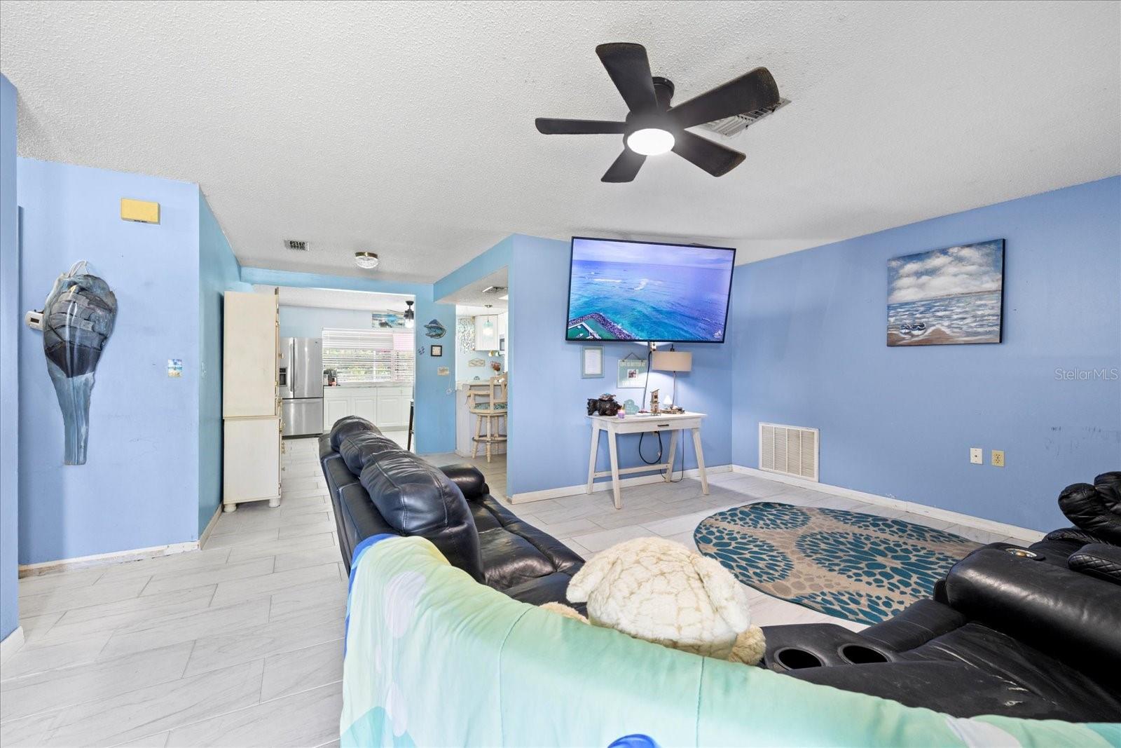 Image 11 of 35 For 2412 Mariner Boulevard