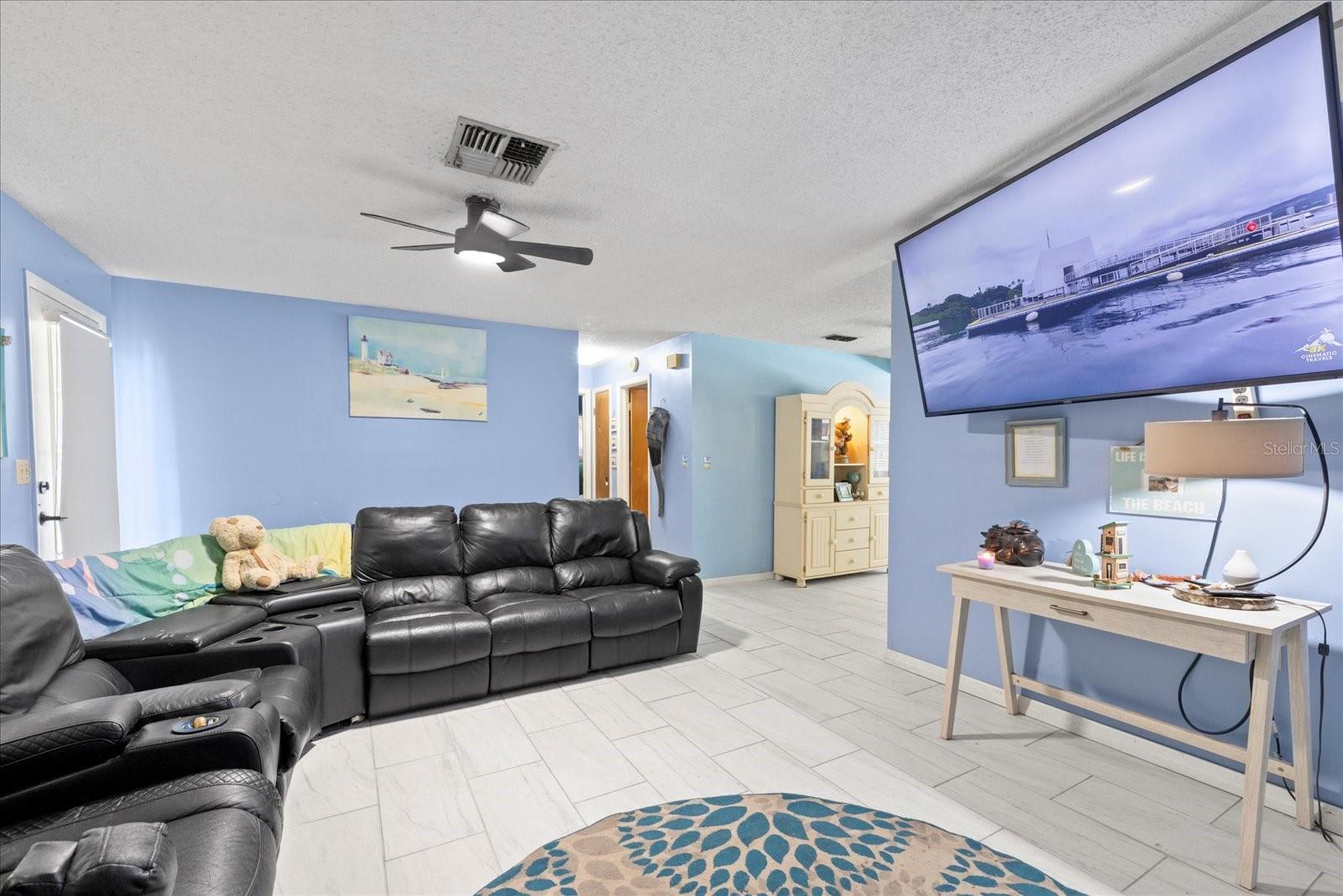 Image 13 of 35 For 2412 Mariner Boulevard