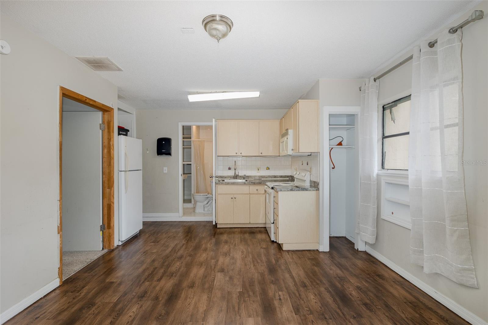 Image 39 of 81 For 9328 Fred Street