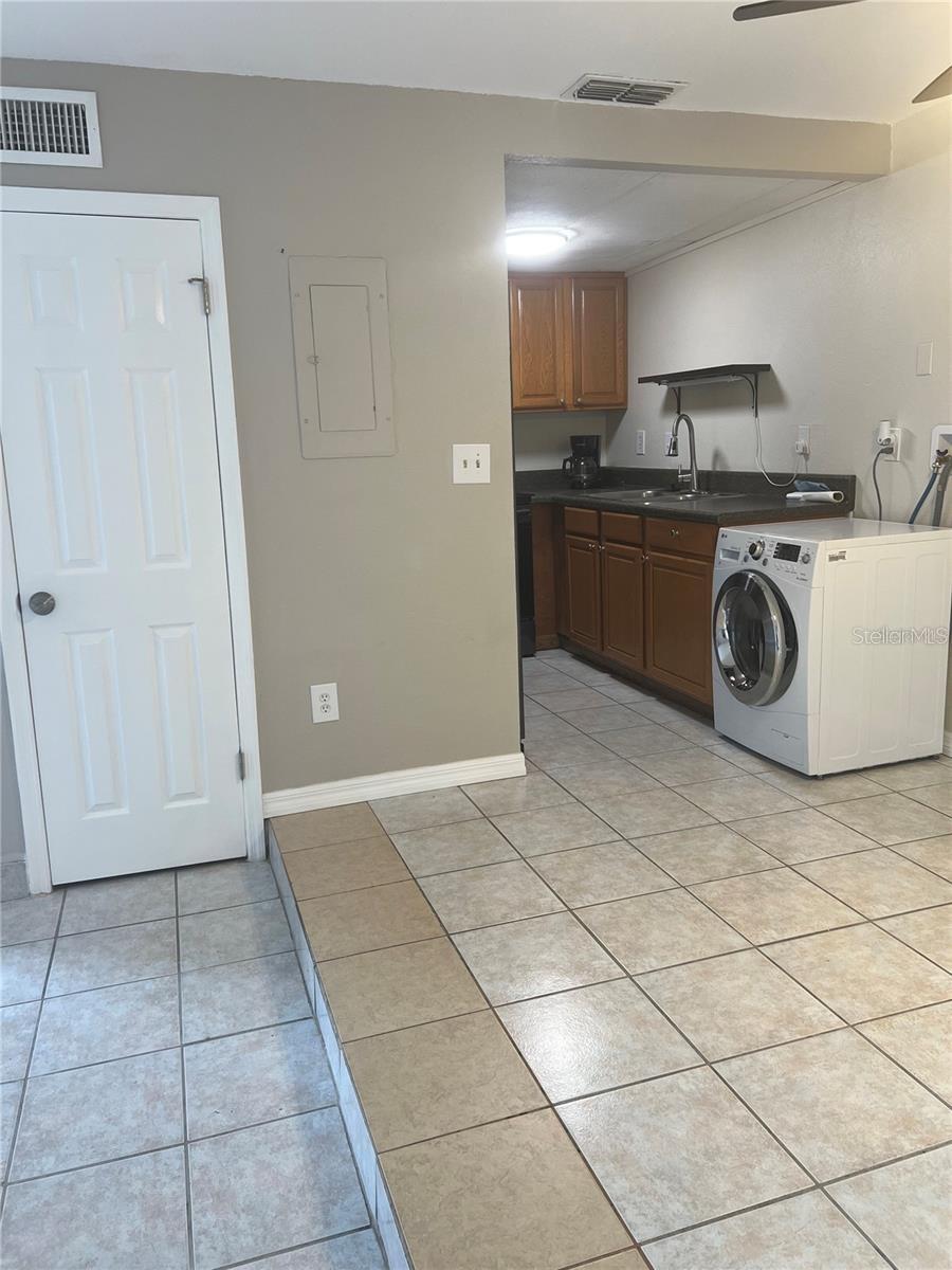 Image 9 of 20 For 5708 Townhouse Dr  5708