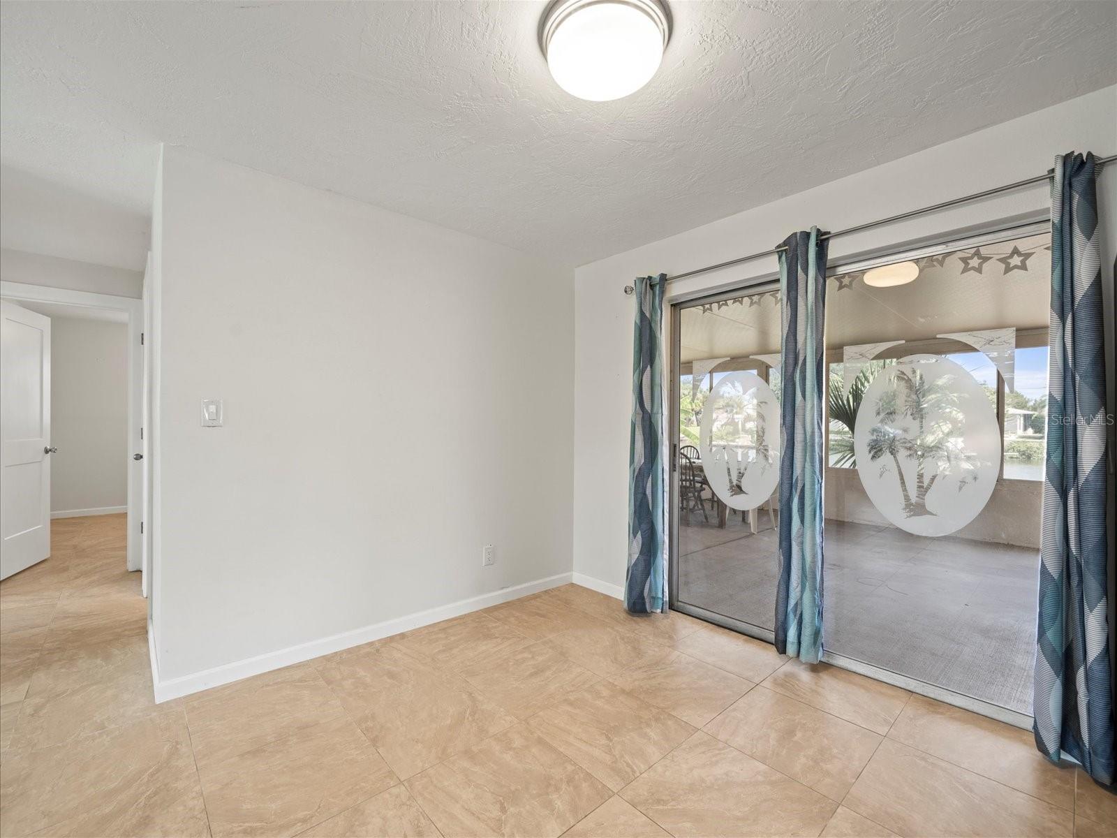 Listing photo id 8 for 4331 Tahiti Drive