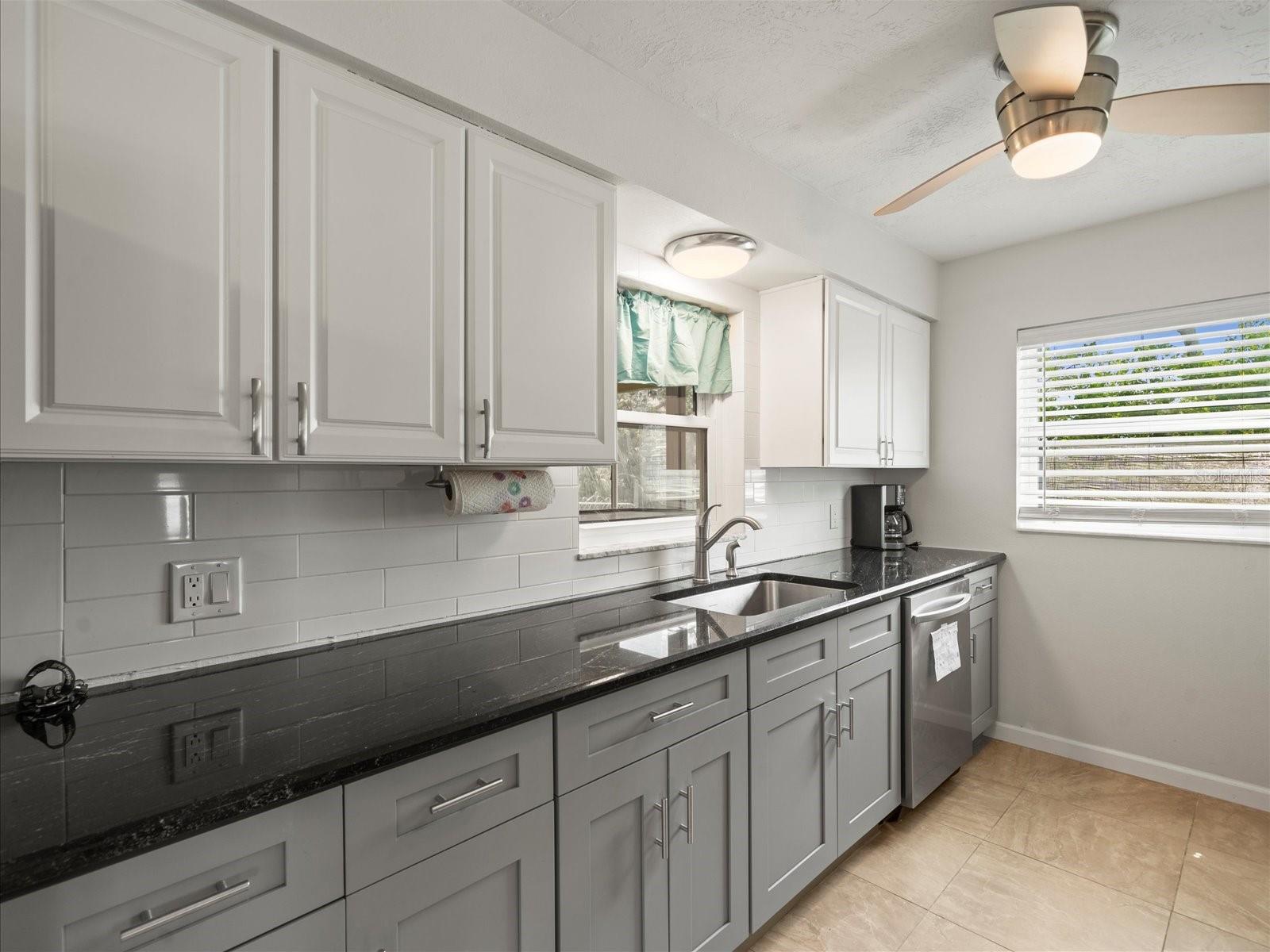 Listing photo id 10 for 4331 Tahiti Drive