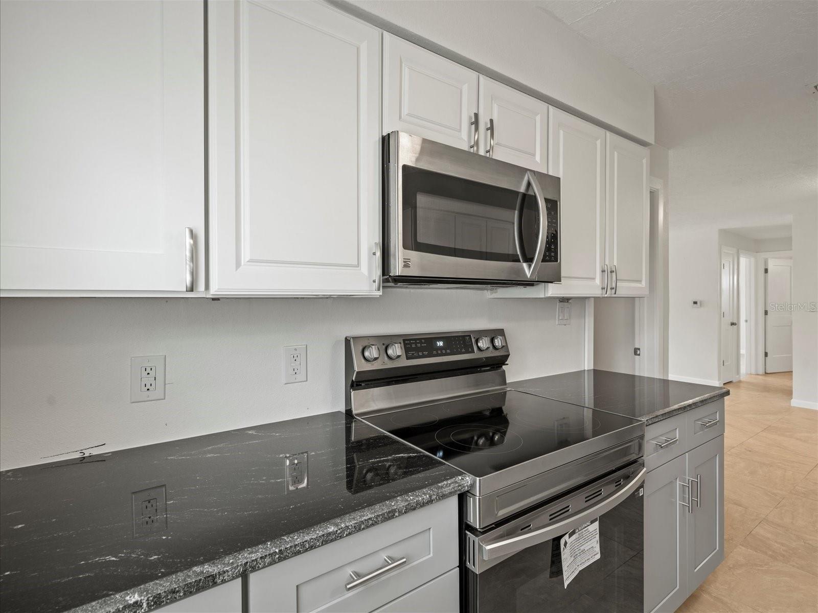 Listing photo id 13 for 4331 Tahiti Drive