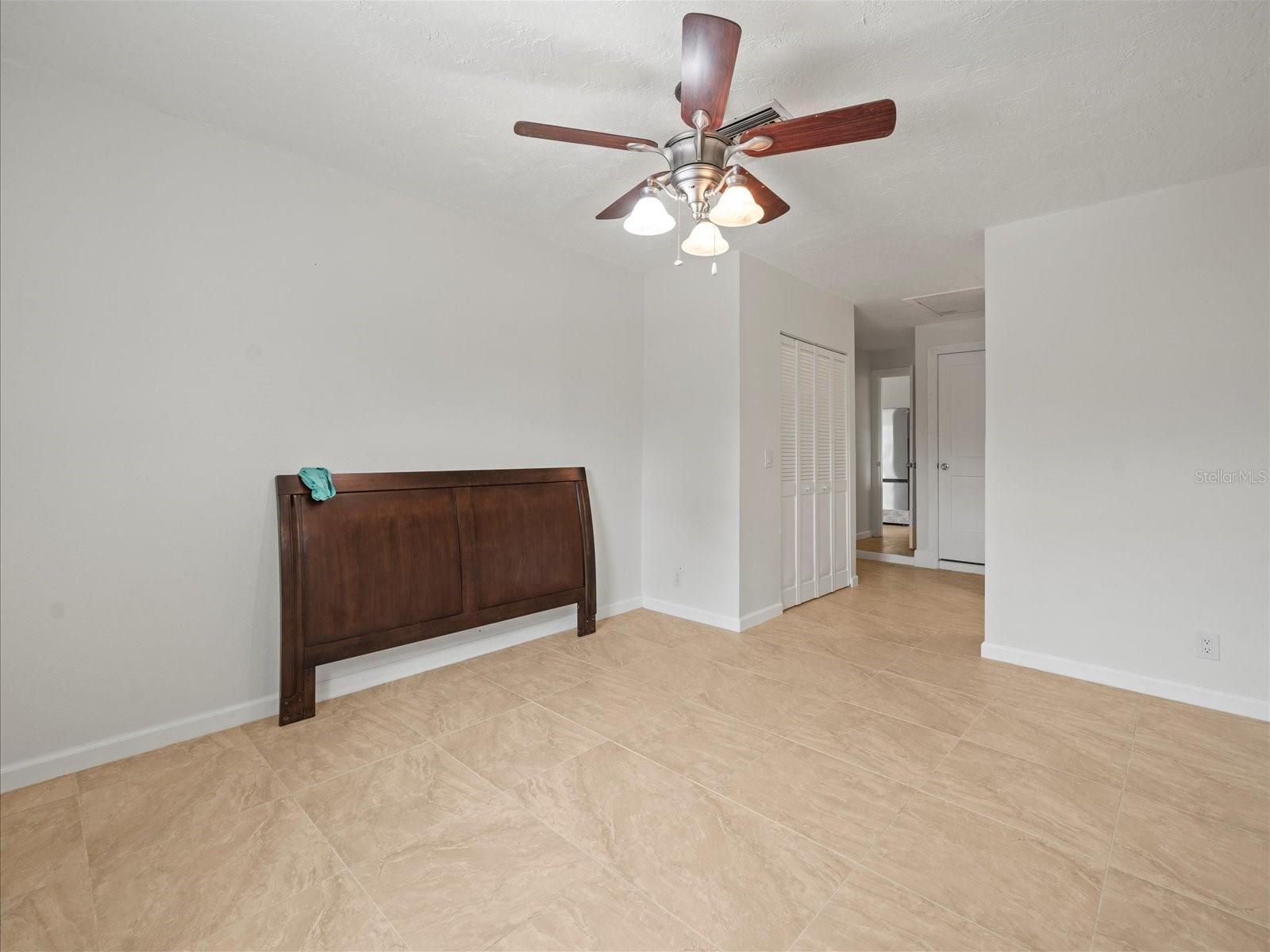 Listing photo id 16 for 4331 Tahiti Drive