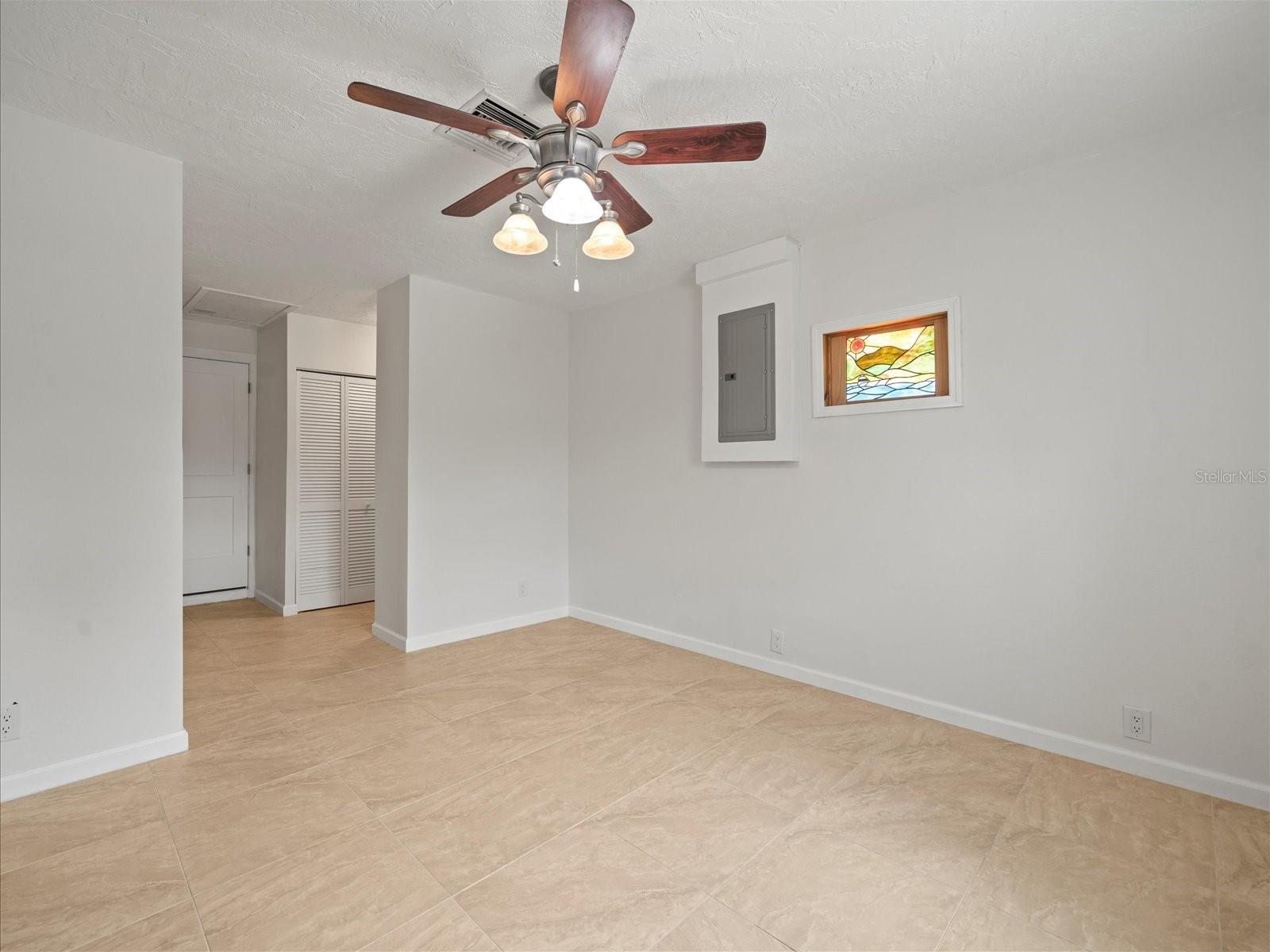 Listing photo id 17 for 4331 Tahiti Drive