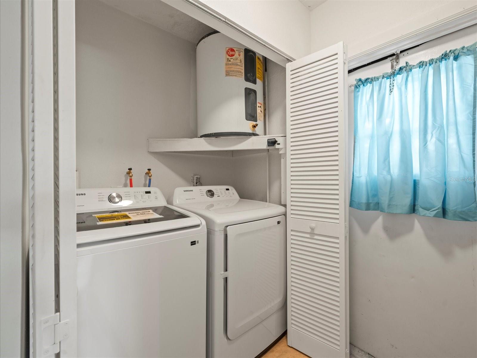 Listing photo id 18 for 4331 Tahiti Drive