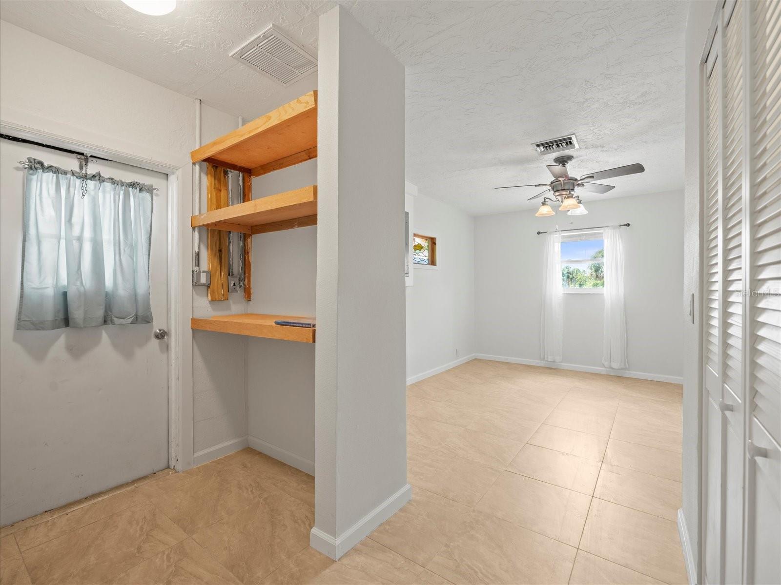 Listing photo id 19 for 4331 Tahiti Drive