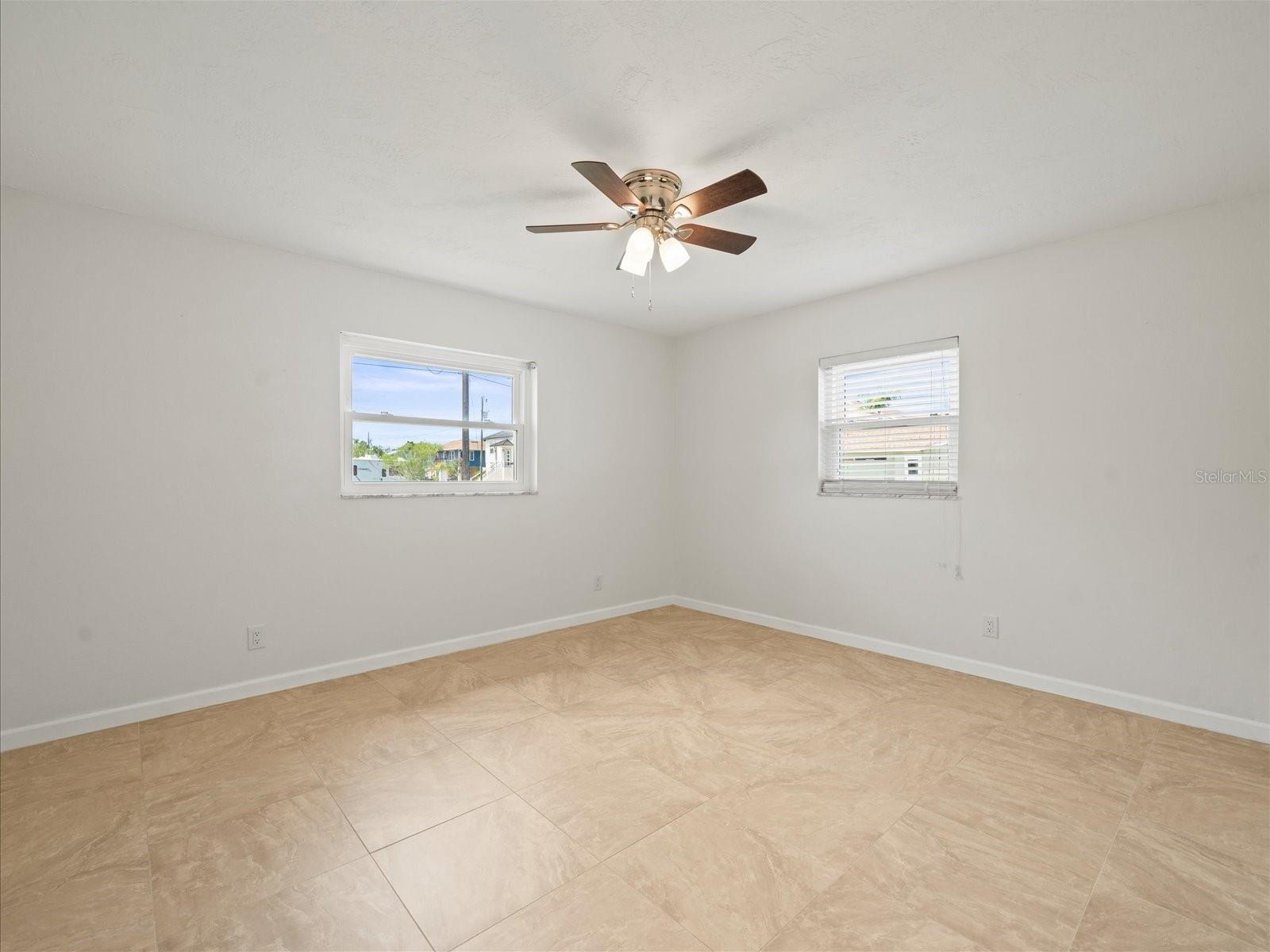Listing photo id 20 for 4331 Tahiti Drive